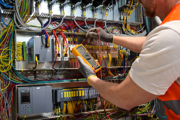 Best Circuit Breaker Repair  in Lyons, KS